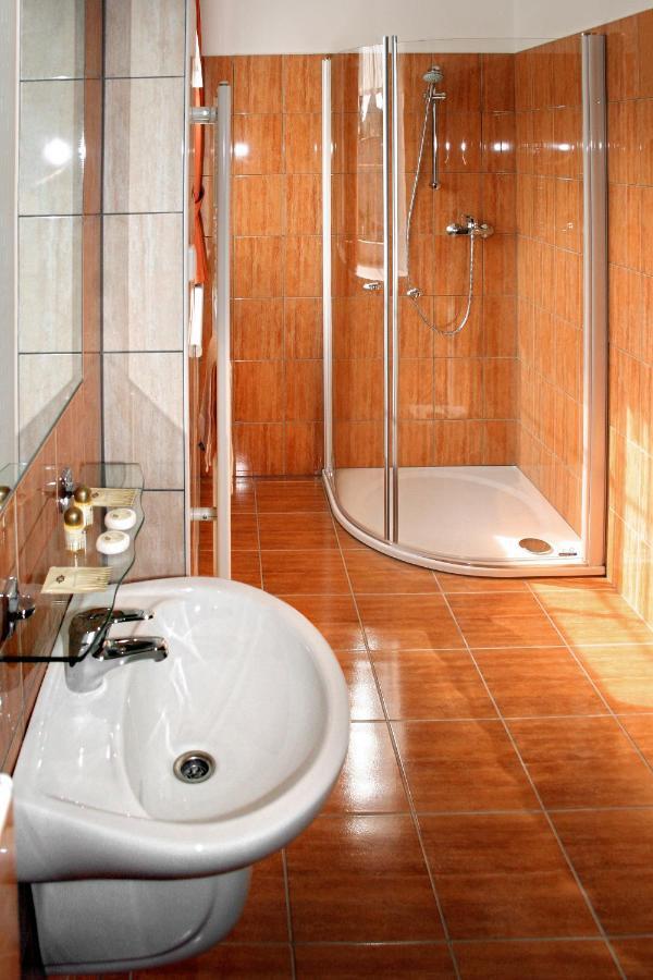 Wellness Hotel Hukvaldy Polopenze A Wellness V Cene Příbor Kültér fotó