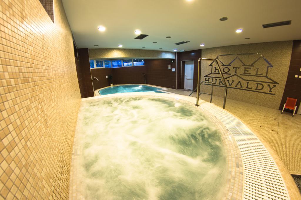 Wellness Hotel Hukvaldy Polopenze A Wellness V Cene Příbor Kültér fotó