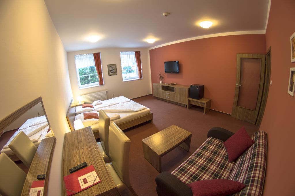 Wellness Hotel Hukvaldy Polopenze A Wellness V Cene Příbor Kültér fotó