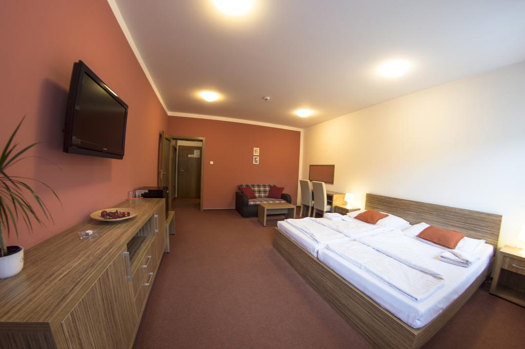 Wellness Hotel Hukvaldy Polopenze A Wellness V Cene Příbor Kültér fotó