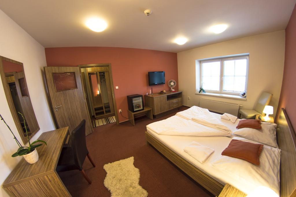 Wellness Hotel Hukvaldy Polopenze A Wellness V Cene Příbor Kültér fotó
