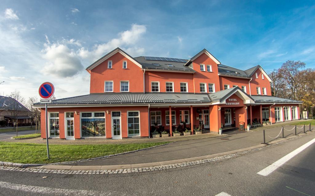 Wellness Hotel Hukvaldy Polopenze A Wellness V Cene Příbor Kültér fotó