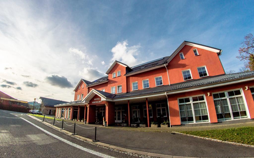 Wellness Hotel Hukvaldy Polopenze A Wellness V Cene Příbor Kültér fotó